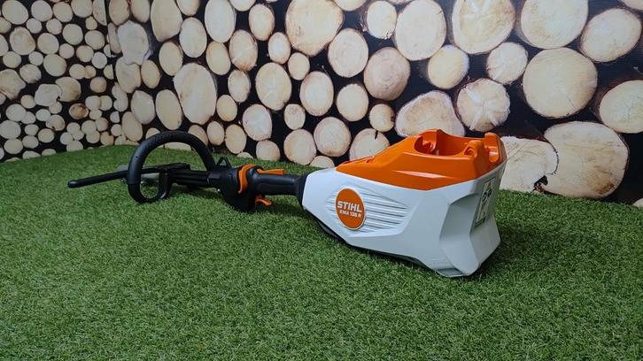 ZEER NETTE Stihl KMA 135 R Accu Combimotor - BODY, Tuin en Terras, Hand-tuingereedschap, Zo goed als nieuw, Overige soorten, Ophalen of Verzenden