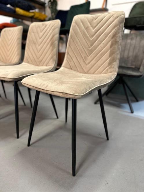 Velvet stoel champagne - eetkamerstoel velvet champagne, Huis en Inrichting, Stoelen, Nieuw, Vier, Stof, Bruin, Ophalen