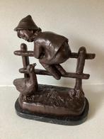 Bronzen beeld. Jongen met zwaan. Gesigneerd, Ophalen of Verzenden