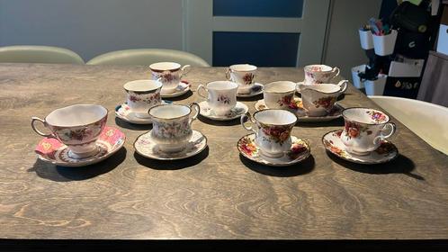 Vinted porseleinen theekopjes en schoteltjes, Antiek en Kunst, Antiek | Servies compleet, Ophalen of Verzenden