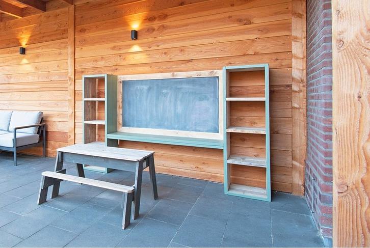 Steigerhouten speeltafel met krijtbord, Kinderen en Baby's, Speelgoed | Speeltafels, Zo goed als nieuw, Ophalen