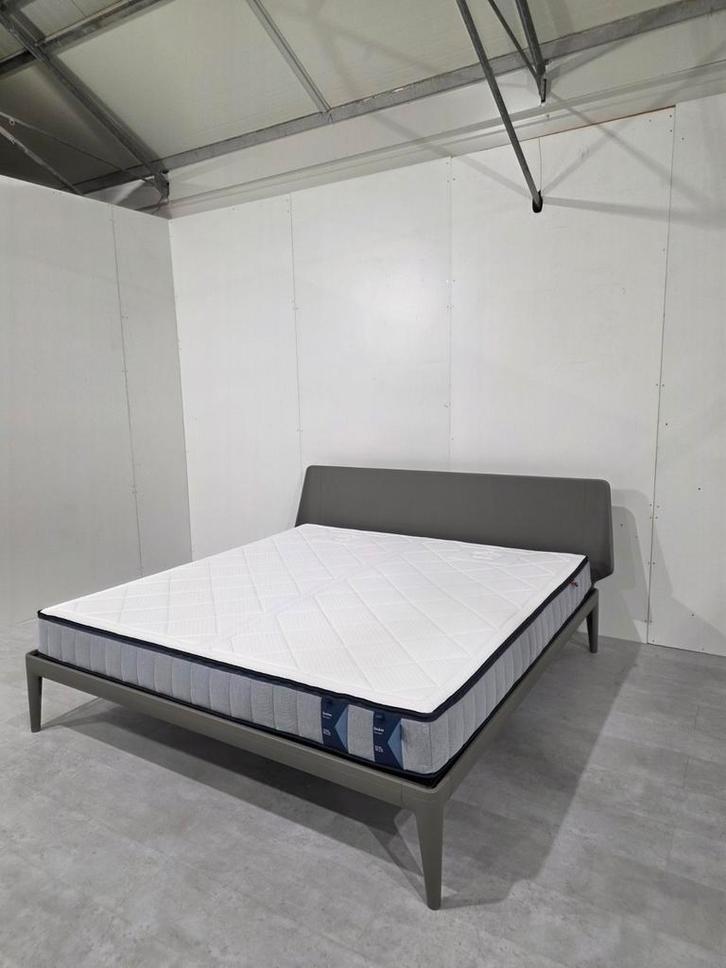 Showroom Auping Essential 200x210 + Evolve Matrassen, Huis en Inrichting, Badkamer | Complete badkamers, Zo goed als nieuw, Ophalen of Verzenden