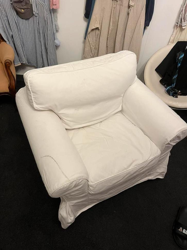 Witte fauteuil met comfortabele kussens, Huis en Inrichting, Fauteuils, Zo goed als nieuw, Stof, 75 tot 100 cm, Ophalen