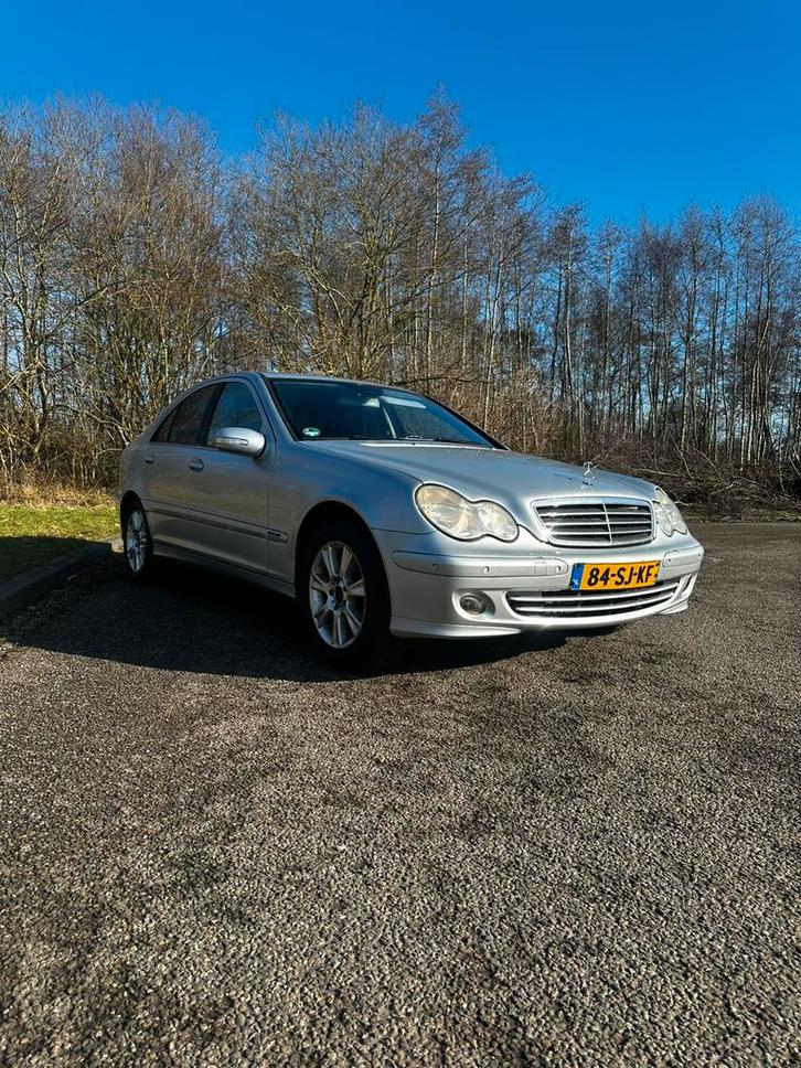 Mercedes-Benz C-Klasse 1.8 C180 Kompr Sedan 2006 Grijs, Auto's, Mercedes-Benz, Particulier, C-Klasse, Apple Carplay, Benzine, D