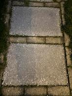 Gratis af te halen: 50 grindtegels + klinkers, Tuin en Terras, Tegels en Klinkers, Gebruikt, Grind, Terrastegels, 5 tot 10 m²