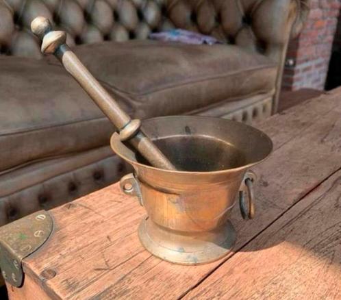 Vijzel schitterende antieke 18e eeuwse bronzen vijzel, Antiek en Kunst, Antiek | Koper en Brons, Ophalen of Verzenden