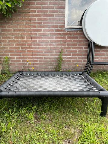 Hondenbedje zwart beschikbaar voor biedingen