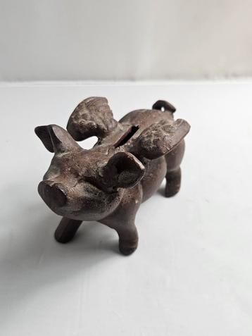 Gietijzeren spaarvarken  beschikbaar voor biedingen