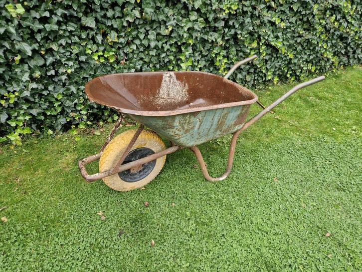 Gebruikte Kruiwagen met massief wiel antilek nooit lek band, Tuin en Terras, Kruiwagens, Gebruikt, Handmatig, Eenwielig, Ophalen