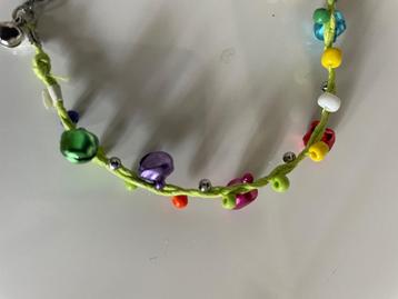 Kastopruiming leuk kleurig hippie armbandje beschikbaar voor biedingen