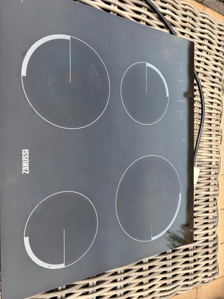 Zanussie ZEV6340FBA inbouw keramische kookplaat met 4 zones, Witgoed en Apparatuur, Kookplaten, Zo goed als nieuw, Inbouw, Keramisch