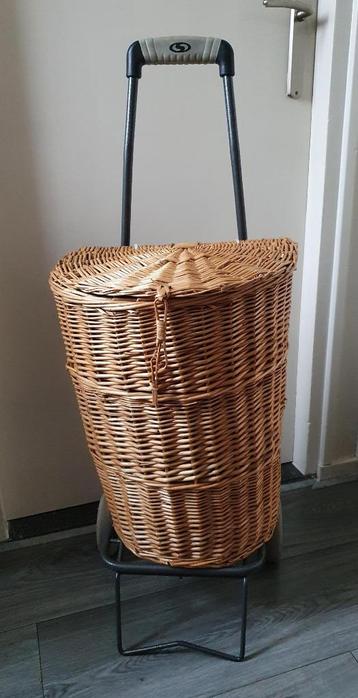 Rieten boodschappentrolley boodschappenkar boodschappenwagen beschikbaar voor biedingen