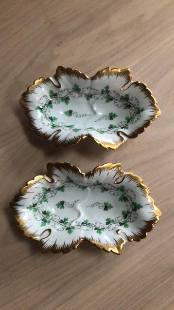 Herend handbeschilderde schaaltjes, wijnstokpatroon goudrand beschikbaar voor biedingen