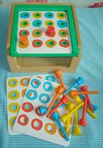 LOVEVERY - bord met grote noppen / spijkers 31-33 mnd, Ophalen of Verzenden, Gebruikt, Ontdekken