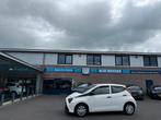 Toyota Aygo 1.0 VVT-i | X-Fun 5-Drs | Airco, Auto's, Toyota, Voorwielaandrijving, Gebruikt, Euro 6, 4 stoelen