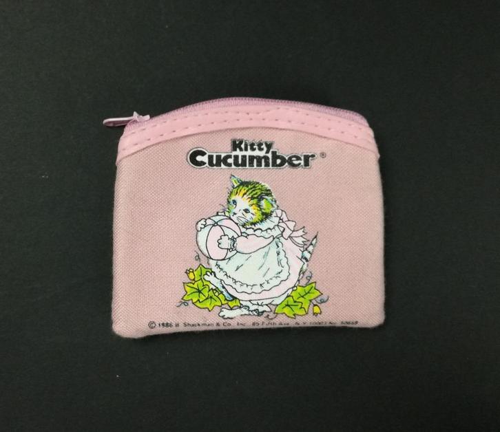 Kitty Cucumber portomoneetje B. Shackman & Co. 1986, Verzamelen, Overige Verzamelen, Gebruikt, Verzenden