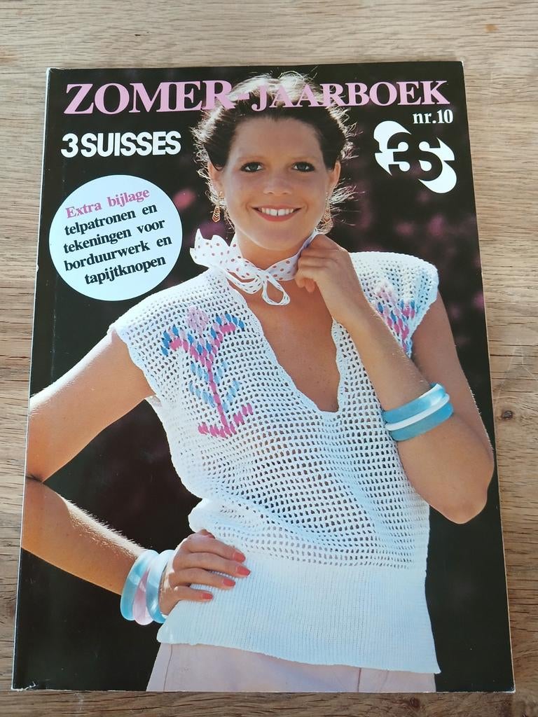 Zomer jaarboek nr 10 3 suisses + bijlage, Hobby en Vrije tijd, Breien en Haken, Ophalen, Zo goed als nieuw, Patroon of Boek