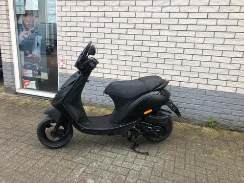 GAVE PIAGGIO ZIP SP 45 4-TAKT MAT ZWART BROM  BJ2018 9000KM, Fietsen en Brommers, Scooters | Piaggio
