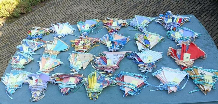 BIJNA GRATIS Stoffen vlaggen lint feest slinger 8 mt lang (8, Hobby en Vrije tijd, Feestartikelen, Nieuw, Versiering, Overige