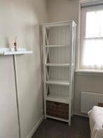 Landelijke Witte Houten Kast met Rieten Mand, Huis en Inrichting, Ophalen, Met plank(en), Gebruikt, 200 cm of meer