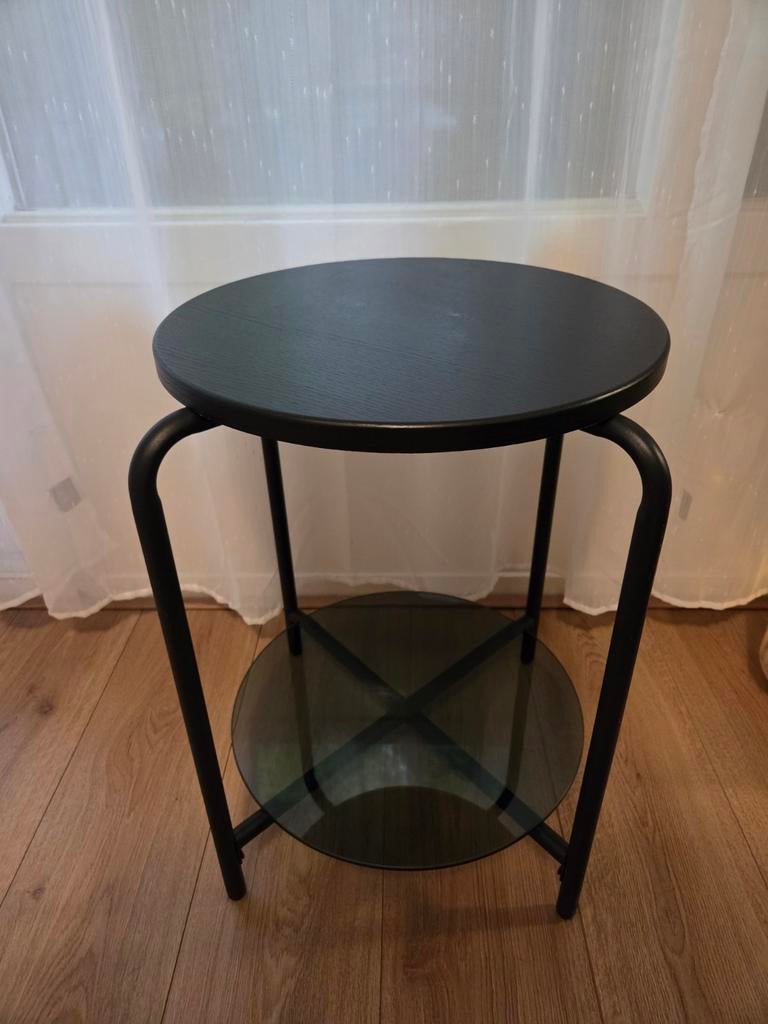 Gebruikte bijzettafel met glazen plank - Rond, Zwart, Ophalen, Gebruikt, Rond