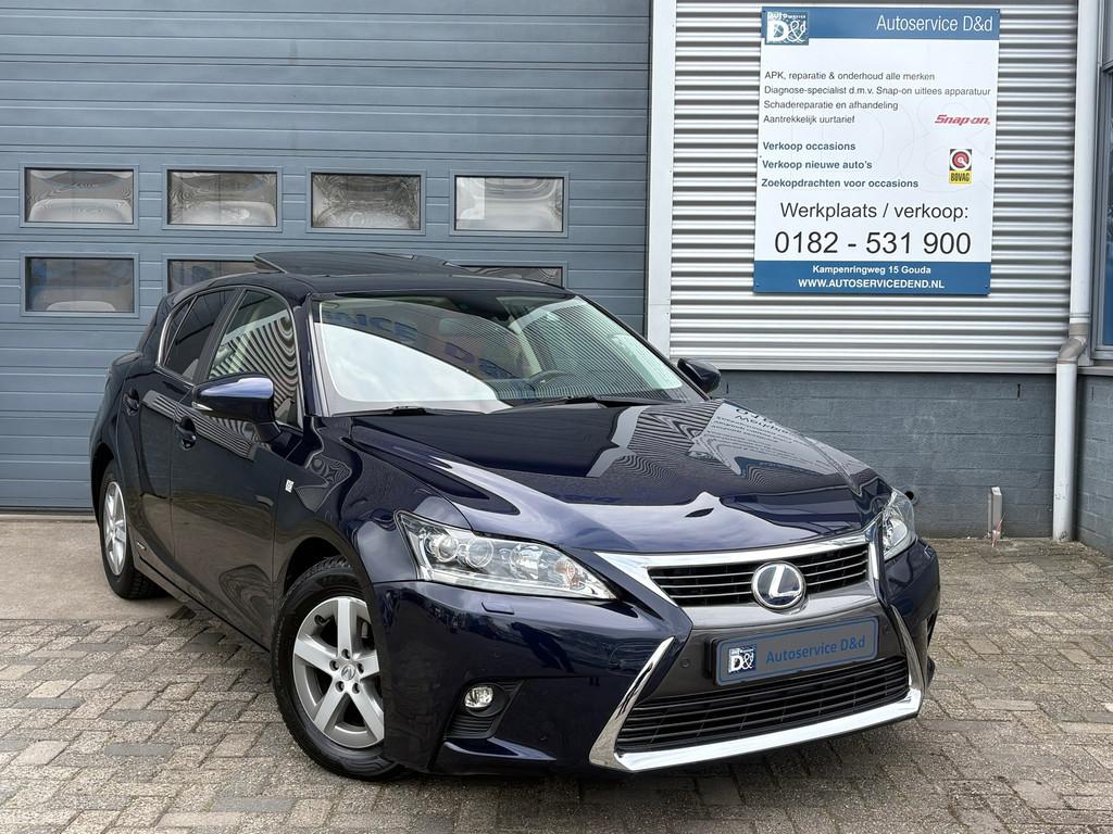 Lexus CT 200h 25th Edition 2015|Opendak|Rood Leer!|Stoelverw, 1345 kg, 28 km/l, Gebruikt, Euro 6