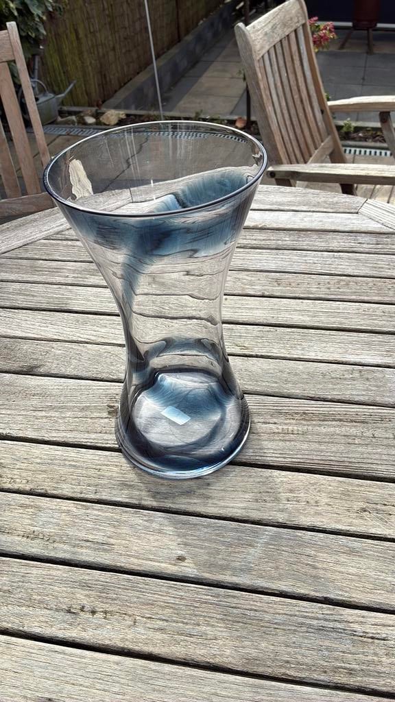 Handgeblazen vaas van ontwerpster Anne Nilsson voor Ikea, Huis en Inrichting, Woonaccessoires | Vazen, Zo goed als nieuw, Blauw
