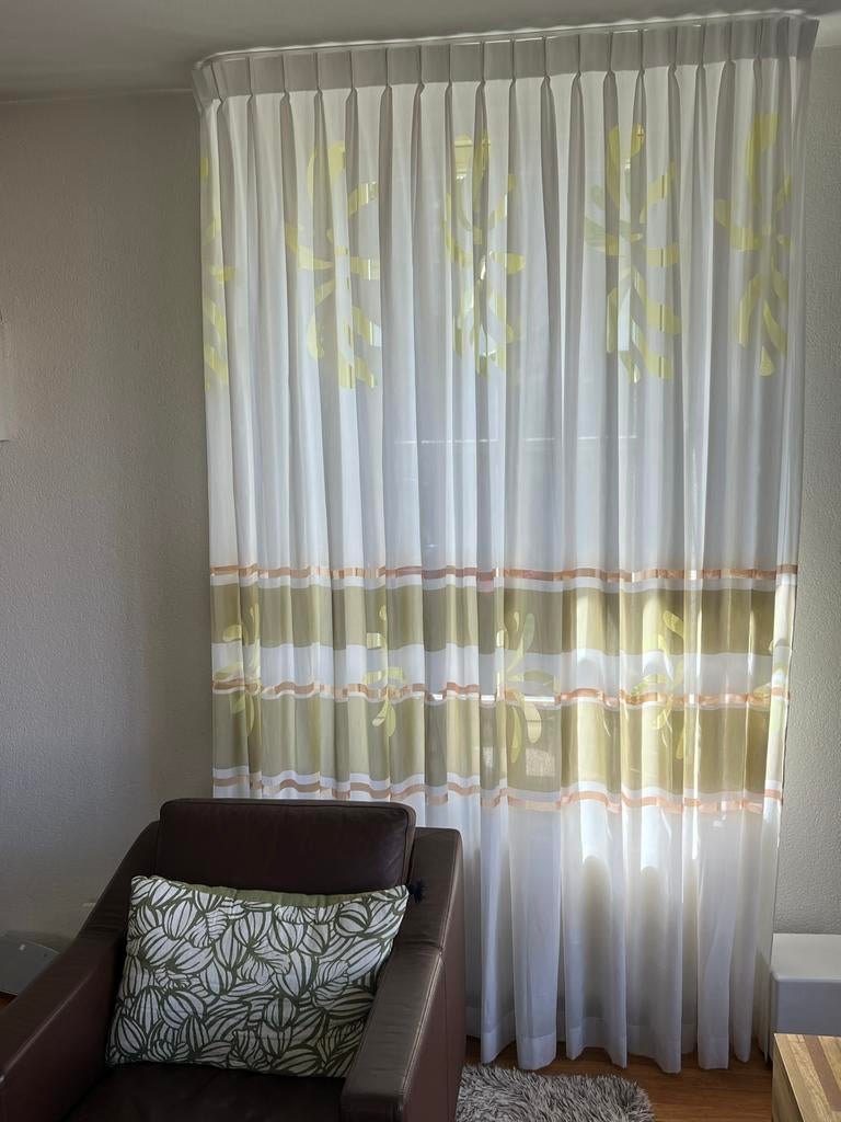 Gordijnen met rails, wit met geel/groen patroon, Ophalen, Gebruikt, 200 cm of meer, Wit