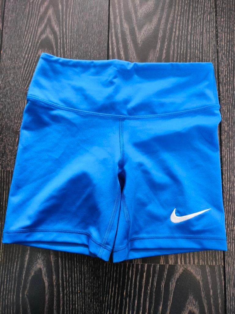 Nike sportbroekje zgan, Kinderen en Baby's, Kinderkleding | Maat 140, Meisje, Sport- of Zwemkleding, Ophalen of Verzenden, Zo goed als nieuw