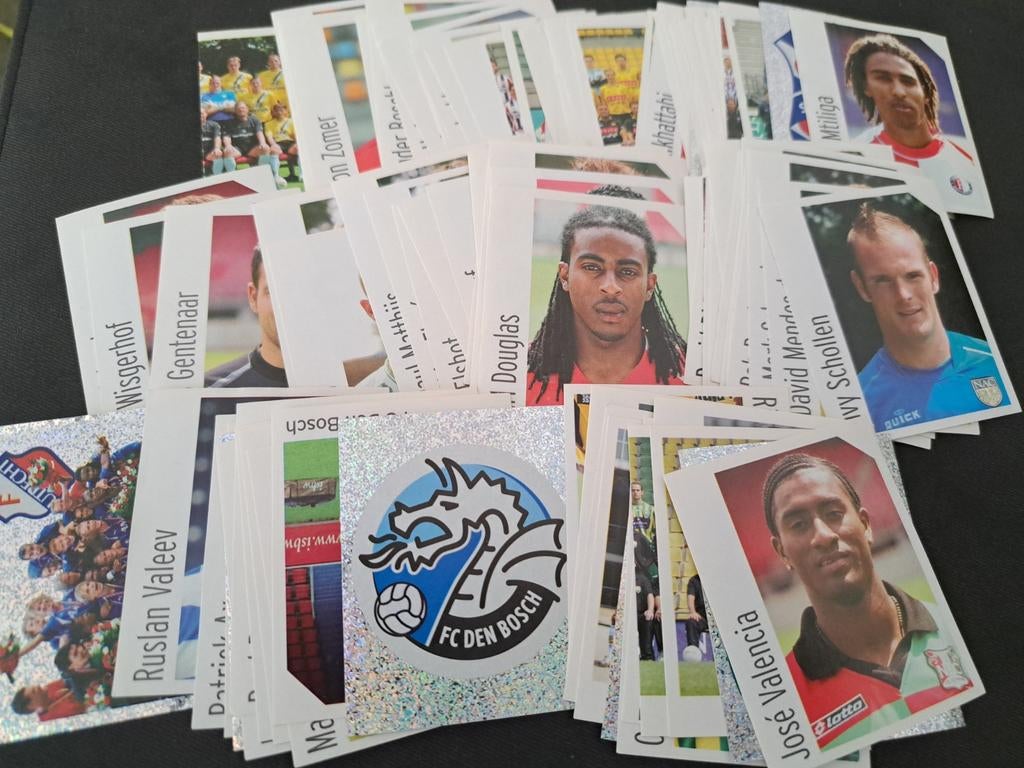 Panini voetbal 2005.    98 st verschillend, Hobby en Vrije tijd, Ophalen of Verzenden, Zo goed als nieuw, Meerdere stickers