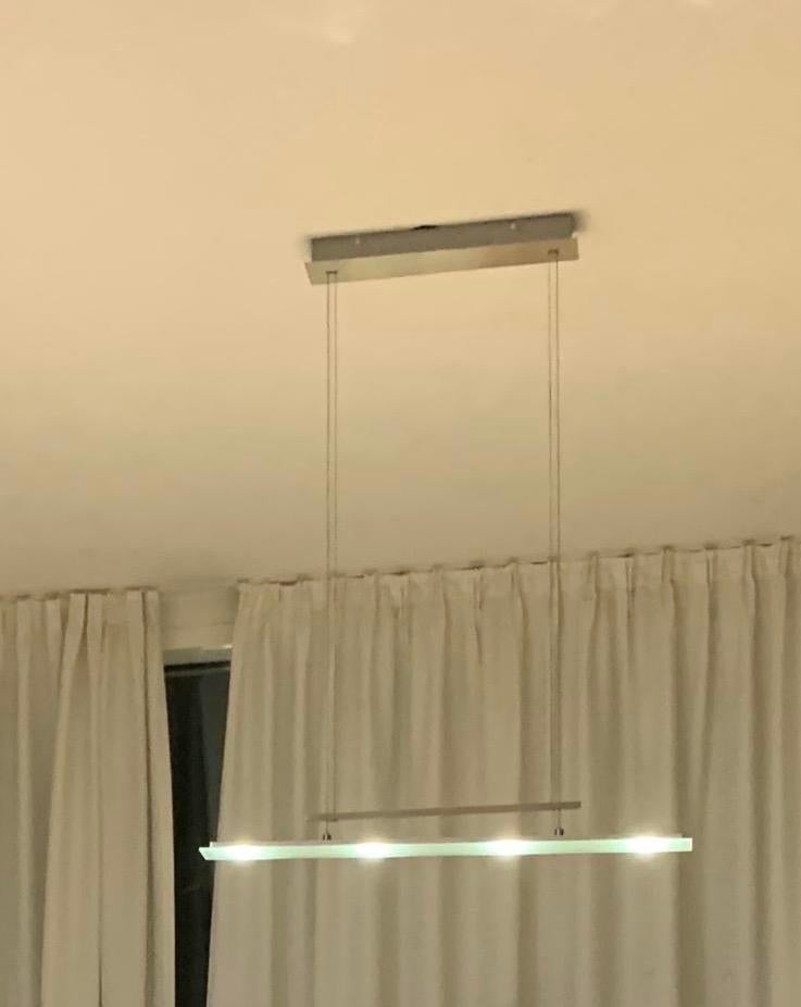 Moderne LED hanglamp voor eetkamer of werkplek, Huis en Inrichting, Lampen | Hanglampen, Ophalen of Verzenden, Gebruikt, Metaal
