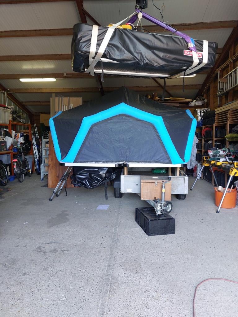 Opblaasbare daktent, Ophalen, Zo goed als nieuw, Tot en met 2