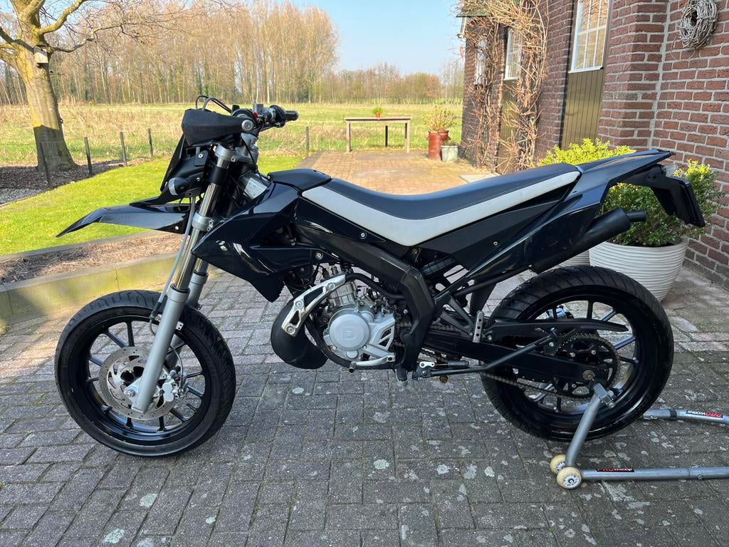 Derbi senda DRD xtreme 2016 schakelbrommer, Ophalen, 6 versnellingen, Zo goed als nieuw, 50 cc