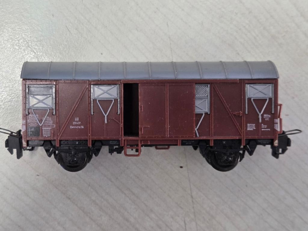 Trix Express H0 / 1:87 - 2 gesloten goederenwagons, Gelijkstroom, Trix, Wagon, Ophalen of Verzenden