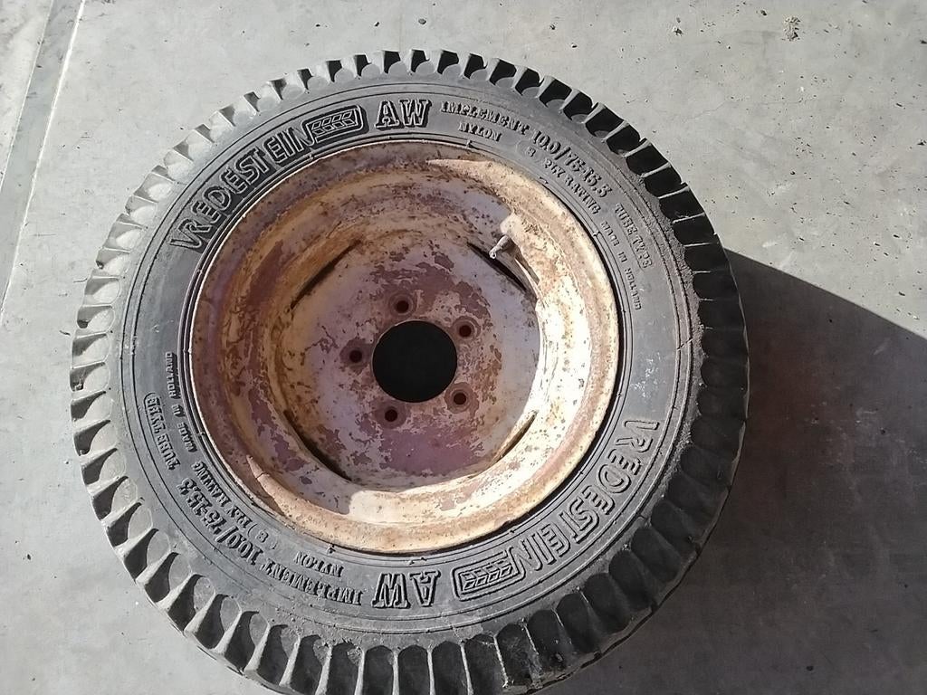 Vredestein landbouwband met velg 10/75-15.3  5 gaats, Ophalen, Gebruikt