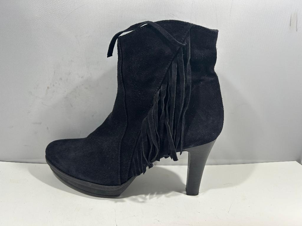 Unisa, maat 41 zwart suède laarsjes met franjes, Kleding | Dames, Schoenen, Verzenden, Zwart, Lage of Enkellaarzen, Zo goed als nieuw