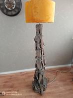 Vloerlamp met houten voet en beige kap, Ophalen of Verzenden, Gebruikt, 150 tot 200 cm