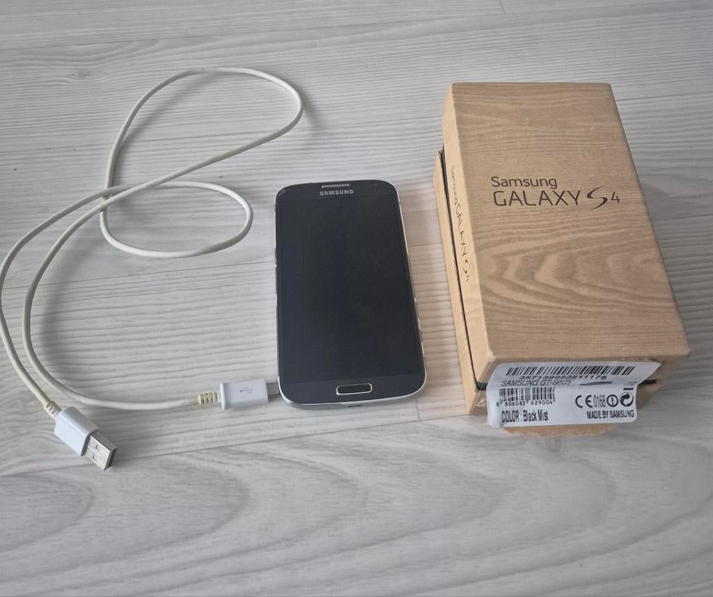 Samsung Galaxy S4 Zwart + Hoesje + Doos + Lader Kabel, Gebruikt, Zwart, Touchscreen, Ophalen of Verzenden