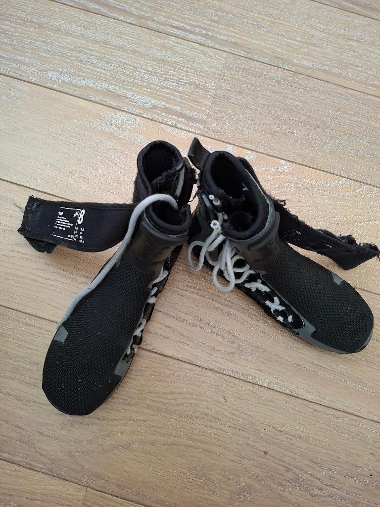 Zeil / surf laarsjes in verschillende maten, Watersport en Boten, Watersportkleding, Gebruikt, Kind, Zeil- of Surfschoenen, Ophalen