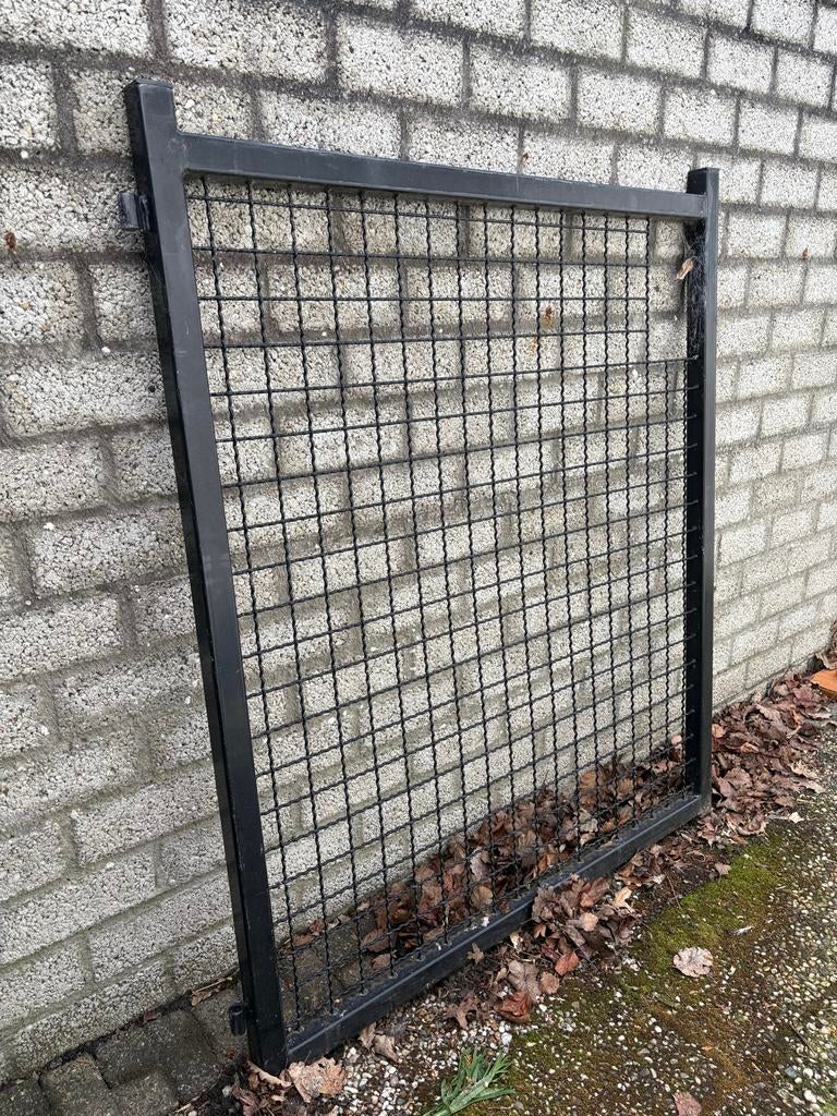 Tuinpoort met 1 staander - Zwart metaal, 100-150 cm hoog, Ophalen, Gebruikt, 100 tot 150 cm, Looppoort