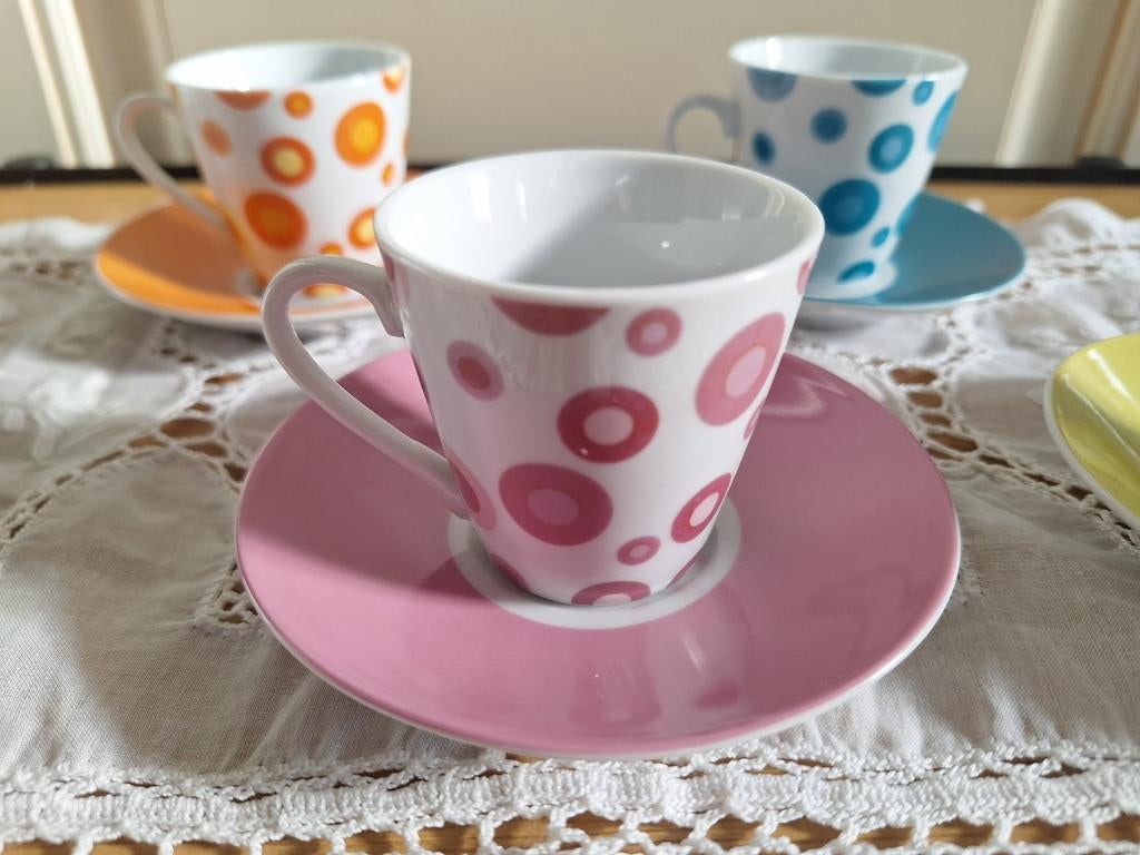 4 retro espresso kop- en schoteltjes, Ophalen of Verzenden, Zo goed als nieuw, Porselein, Kop en/of schotel