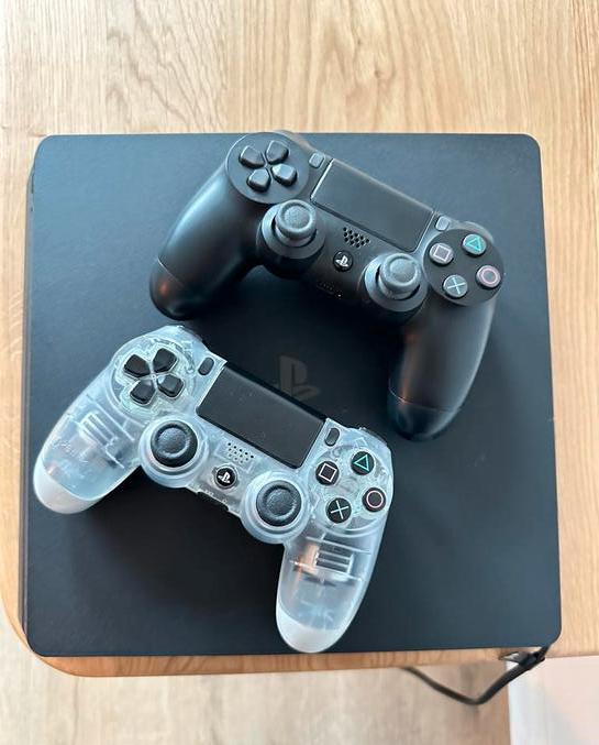 PS4 Slim 1TB + 2 Controllers + 11 Topgames, Ophalen, Met games, Met 2 controllers, Zo goed als nieuw