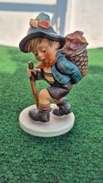 Hummel beeldje - Jongen met mand en wandelstok (381), Ophalen of Verzenden, Zo goed als nieuw, Hummel