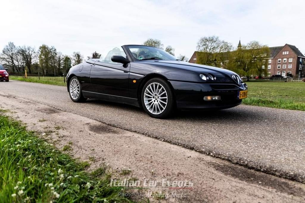 Alfa Romeo Spider 2.0 Twin Spark 16V 1996 Zwart, Auto's, Alfa Romeo, Voorwielaandrijving, Cabriolet, 160 pk, Spider