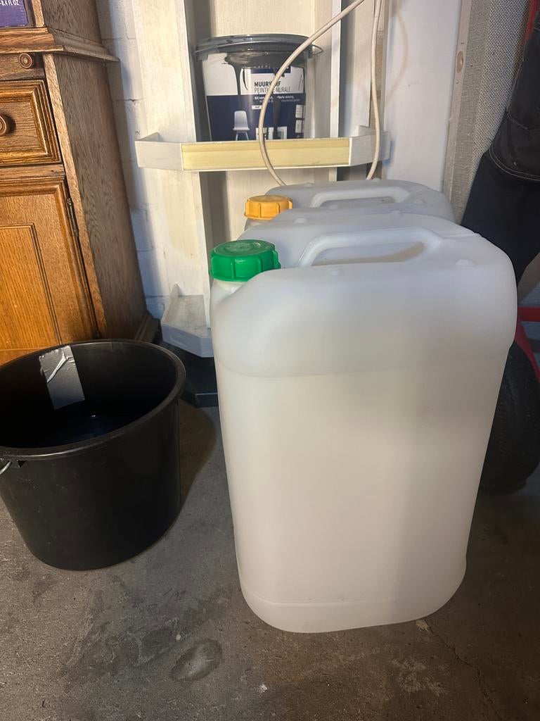 2x20L Vaten - Ideaal voor water of andere vloeistoffen, Ophalen of Verzenden, Gebruikt