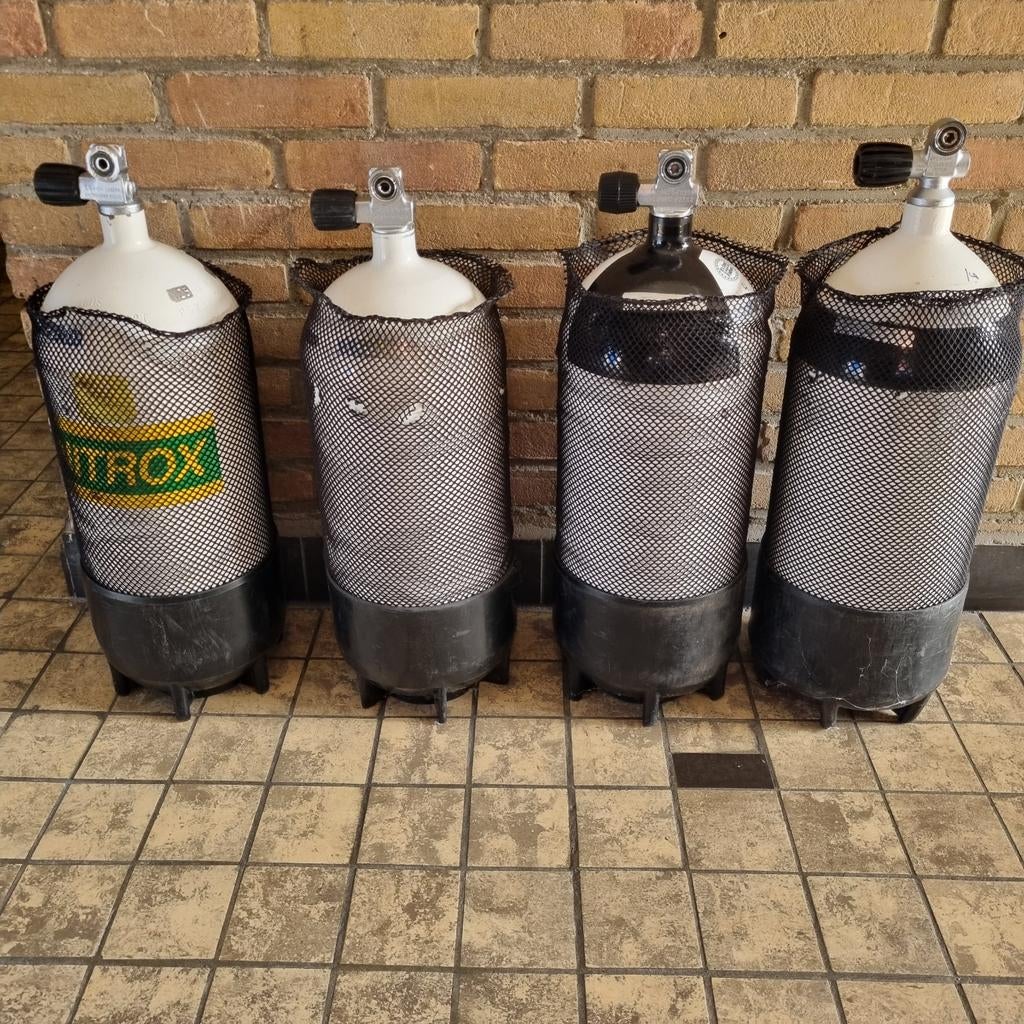 12 liter duikflessen opnieuw gekeurd tot 2031, Ophalen, Zo goed als nieuw, Duikfles