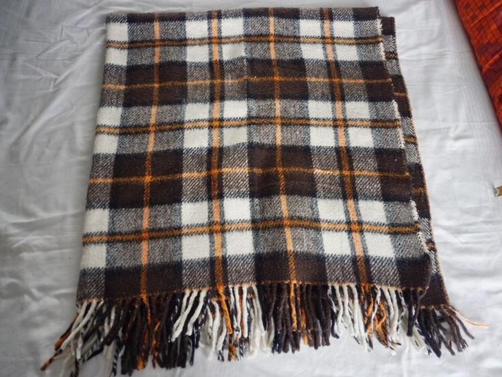 Zo goed als nieuwe warme plaid 130 x 130 cm (zonder franjes), Huis en Inrichting, Woonaccessoires | Plaids en Woondekens, Zo goed als nieuw