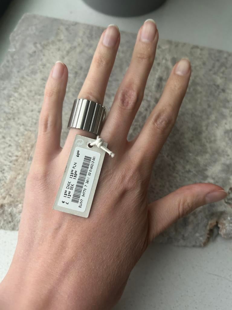 New COS ring with label, Sieraden, Tassen en Uiterlijk, IJzer of Staal, Nieuw, Ophalen of Verzenden, Kleiner dan 17