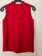 Top, mouwloos rood met ruches, Kleding | Dames, Tops, Maat 38/40 (M), Ophalen of Verzenden, Zo goed als nieuw, Zonder mouw
