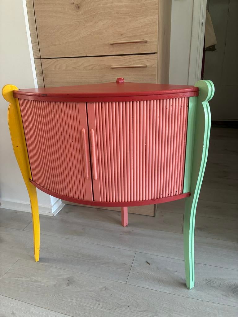 Oud hoekkastje, Ophalen